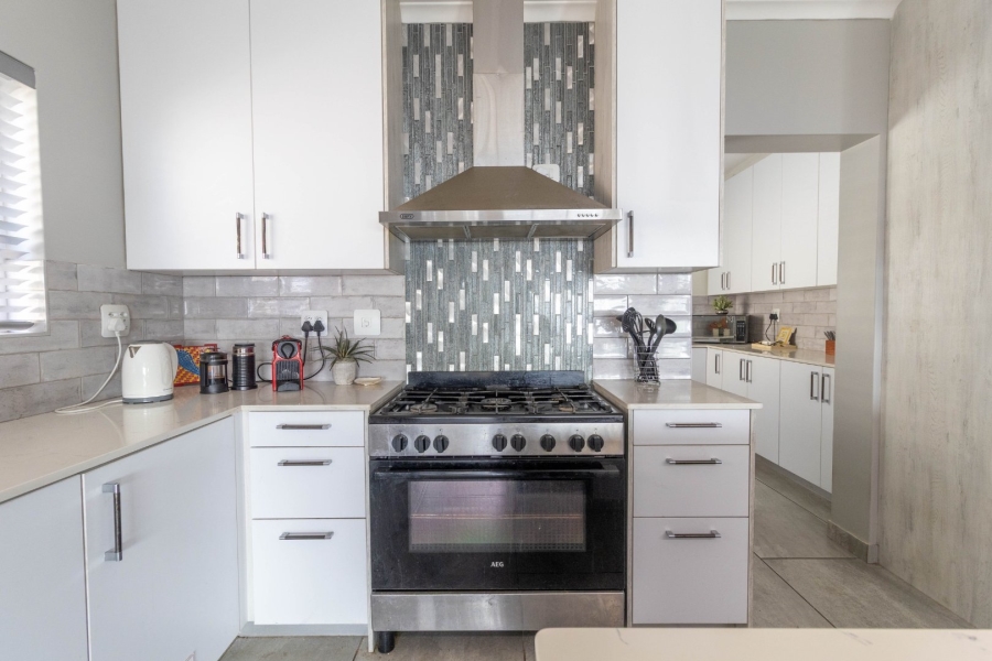 3 Bedroom Property for Sale in Kleinkoornhuis Western Cape